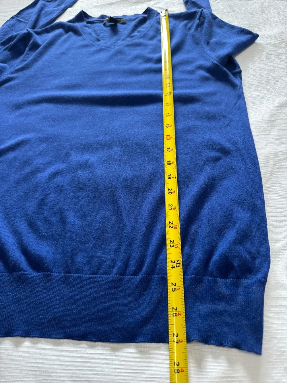 Banana Republic Mens luxury Blend silk V Neck Sweater in Royal Blue Medium